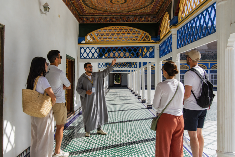 Marrakech : palais de la Bahia, médersa Ben Youssef et balade à pied