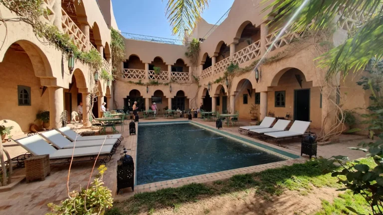 Riad Ain Khadra ou similaire